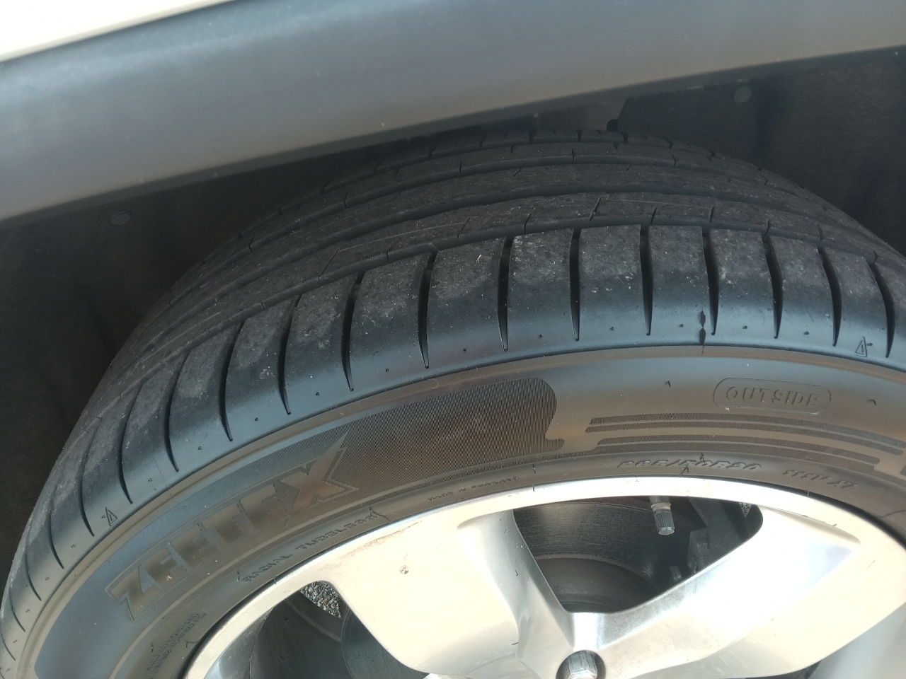 Jeep Grand Cherokee Overland 2WD 2011 Jeep Grand Cherokee Overland 2WD 2011