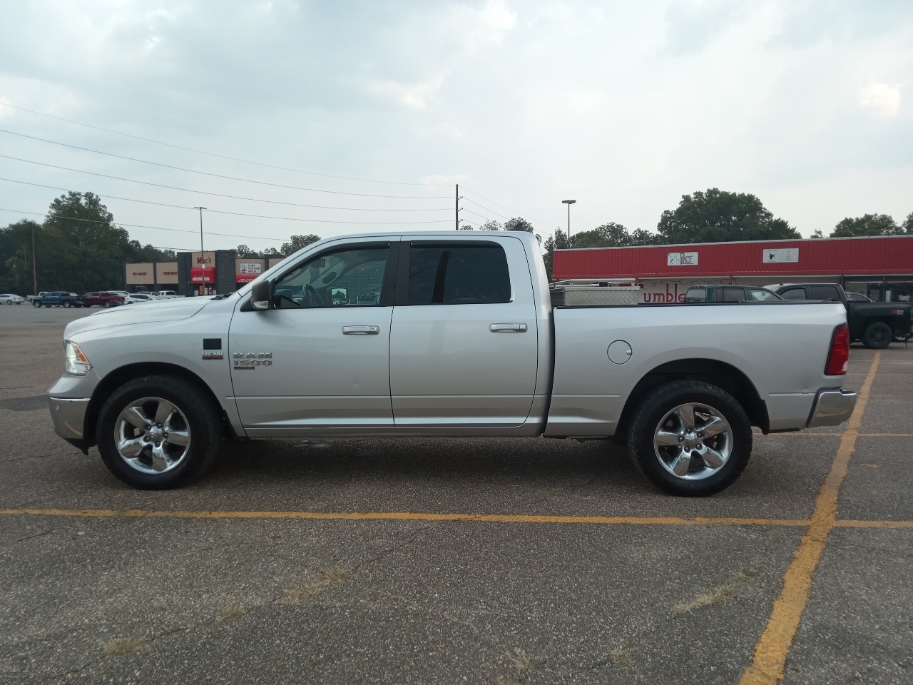 RAM 1500 Classic Big Horn 4x4 Crew Cab 5'7" Box 2019 RAM 1500 Classic Big Horn 4x4 Crew Cab 5'7" Box 2019