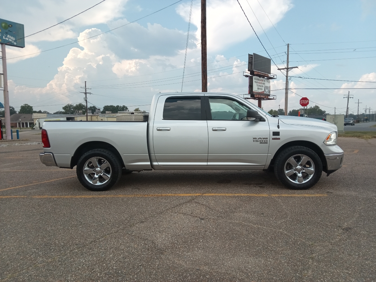 RAM 1500 Classic Big Horn 4x4 Crew Cab 5'7" Box 2019 RAM 1500 Classic Big Horn 4x4 Crew Cab 5'7" Box 2019
