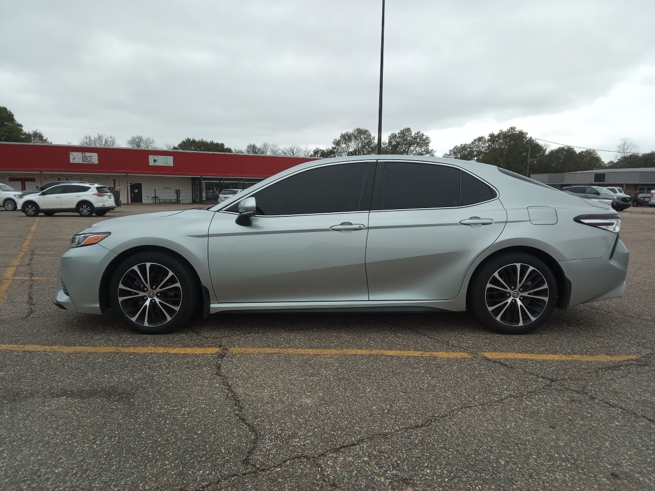2020 Toyota Camry SE