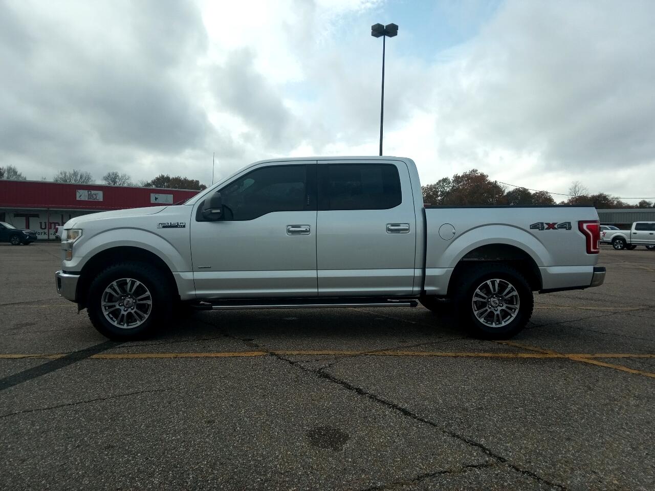 2016 Ford F-150 4WD SuperCrew 139" XLT