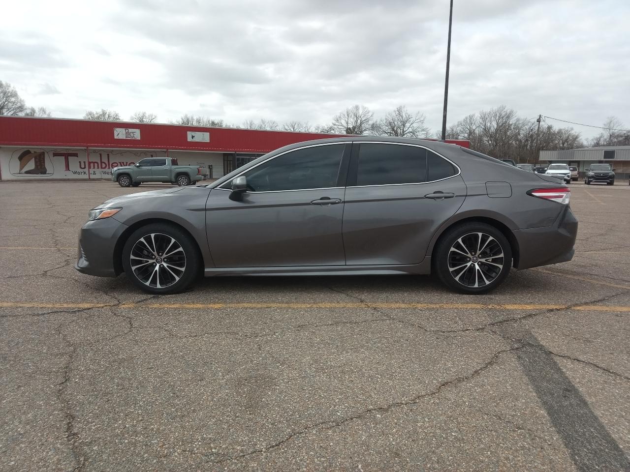 2020 Toyota Camry SE