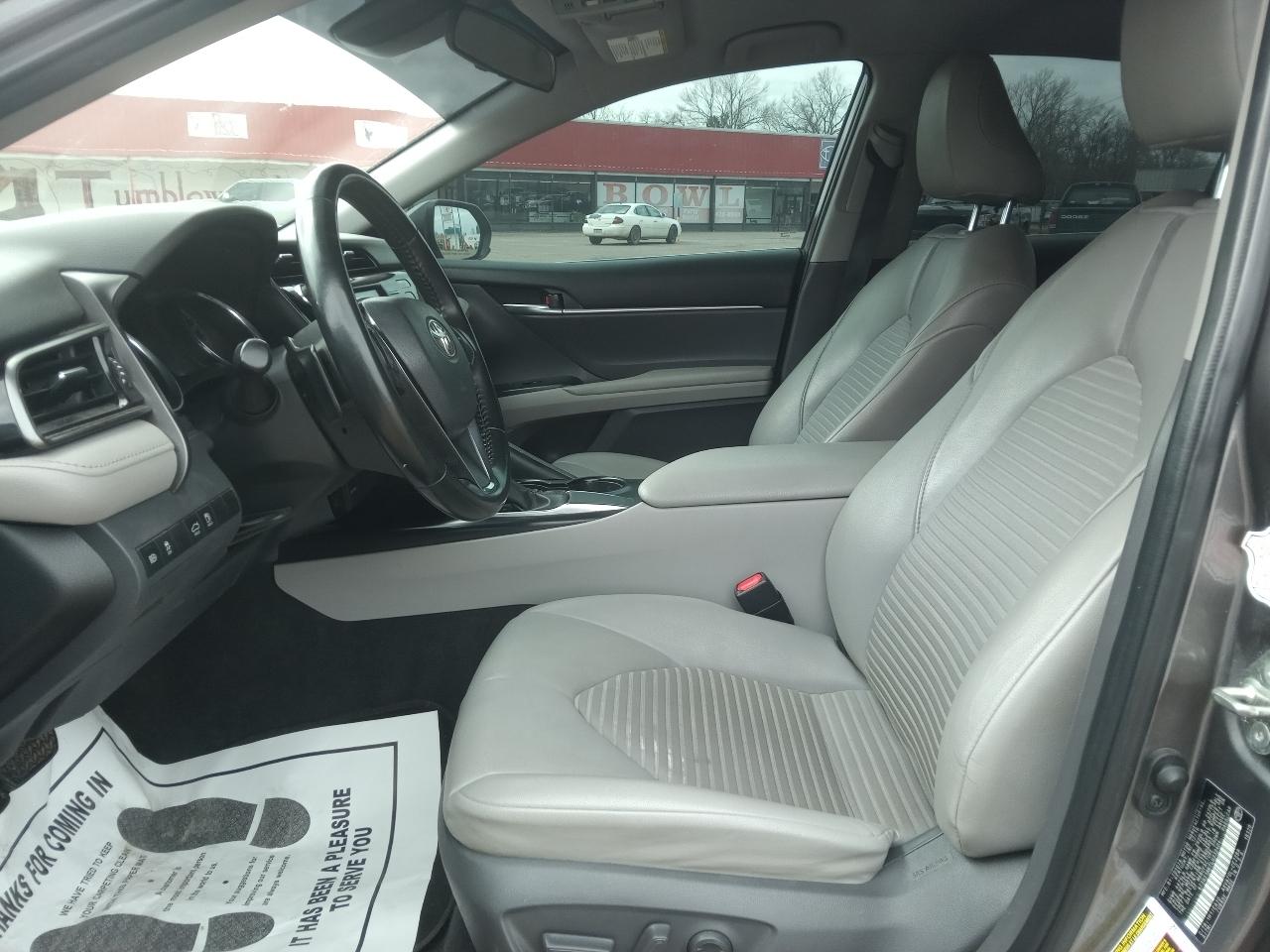 Toyota Camry SE 2020