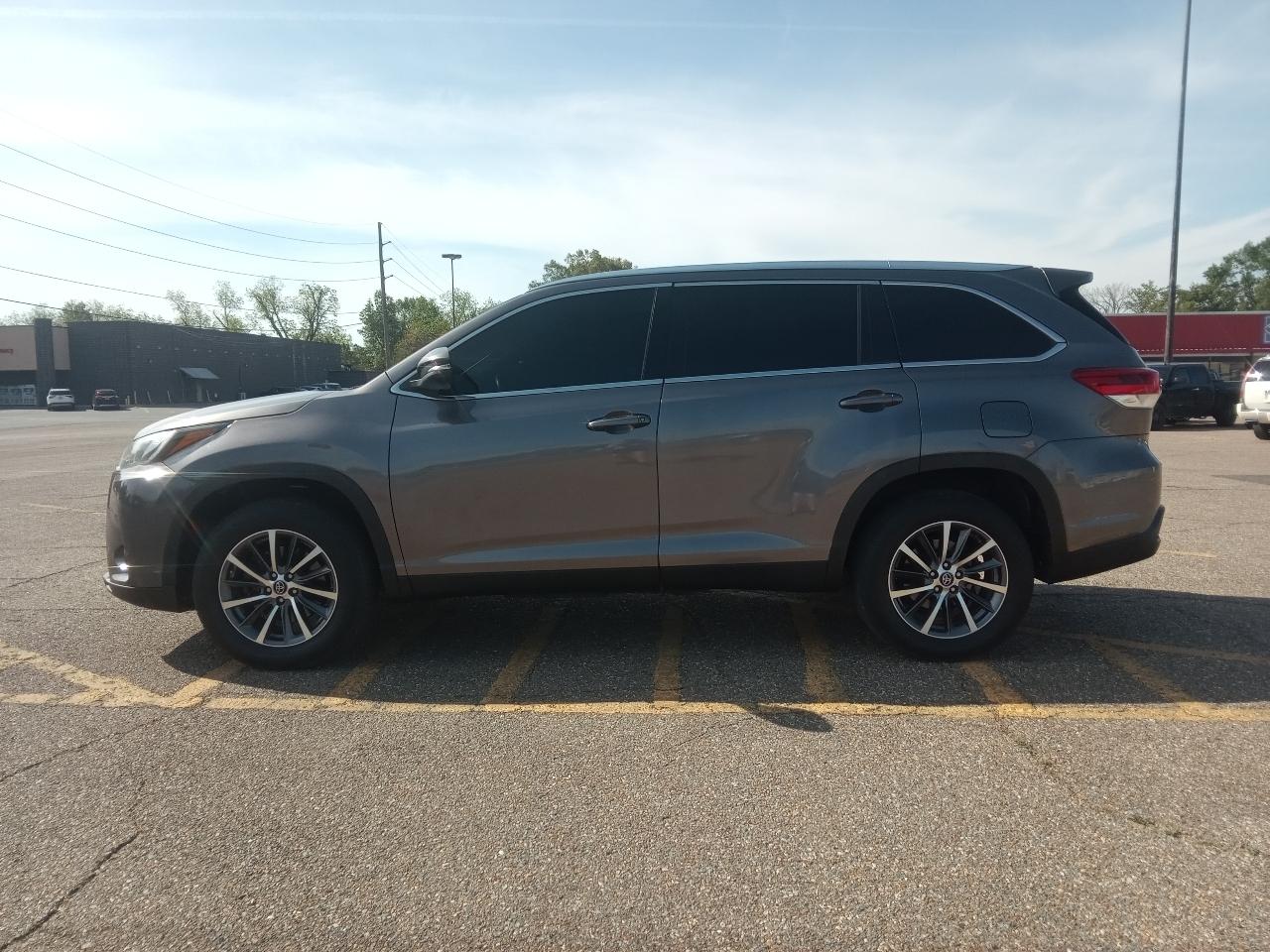 Toyota Highlander SE FWD V6 2019