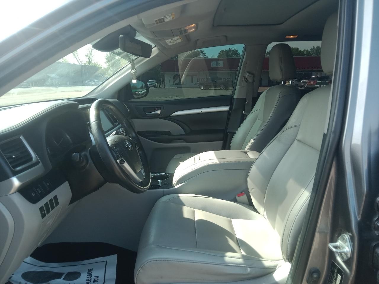 Toyota Highlander SE FWD V6 2019