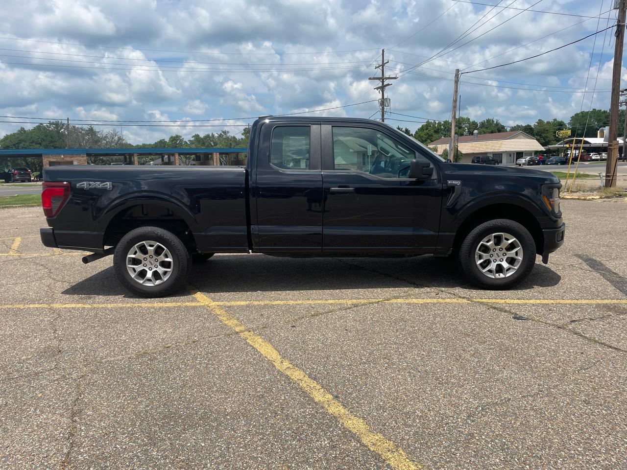 Ford F-150 4WD SuperCab 145" XL 2024
