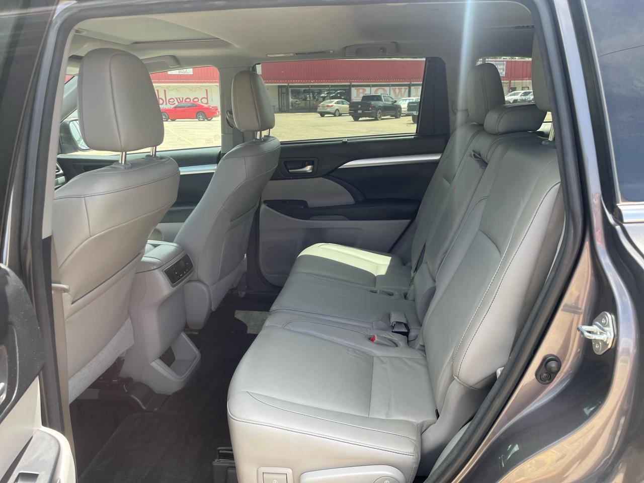 Toyota Highlander XLE AWD V6 2017