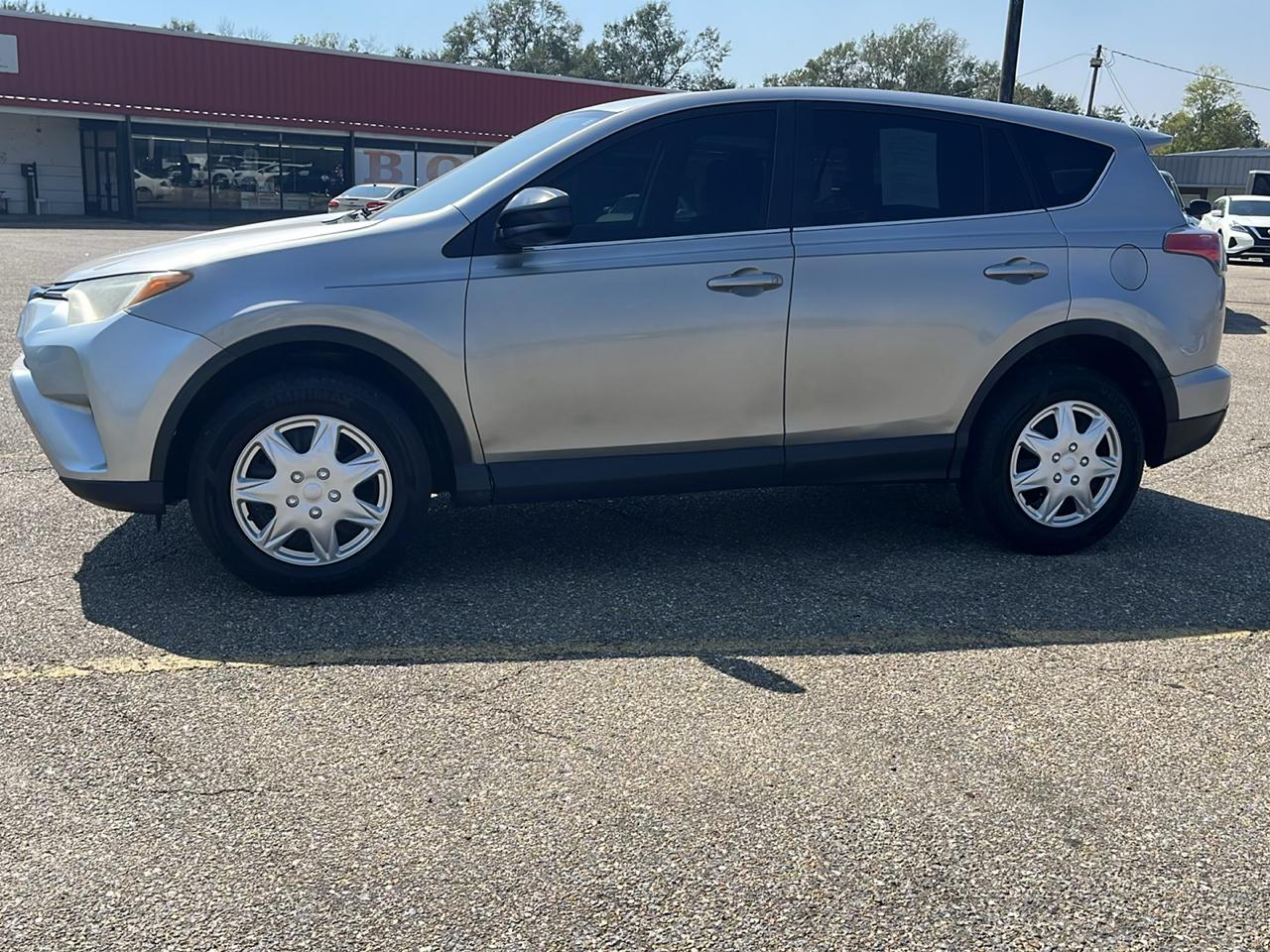 Toyota RAV4 LE FWD 2016