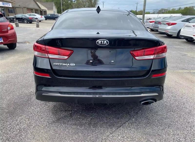 2019 Kia Optima LX photo 4