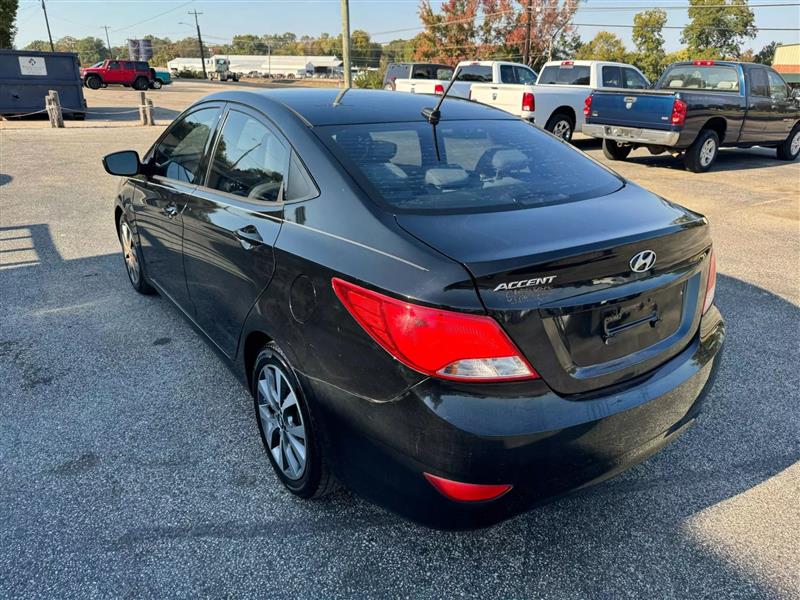 2017 Hyundai Accent photo 3