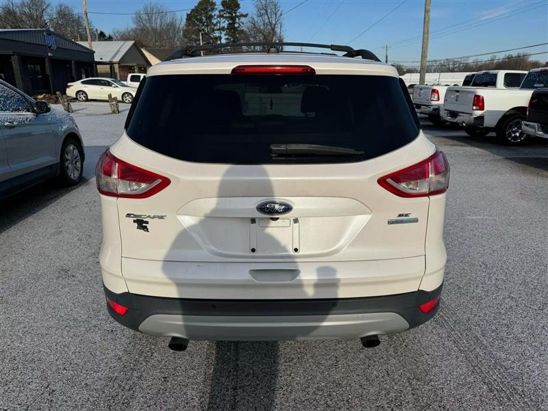 2016 Ford Escape SE Sport photo 4