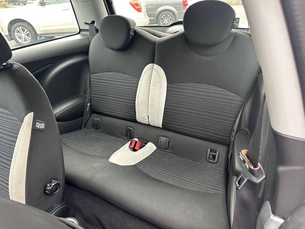 MINI Cooper Hardtop 2dr Cpe 2010