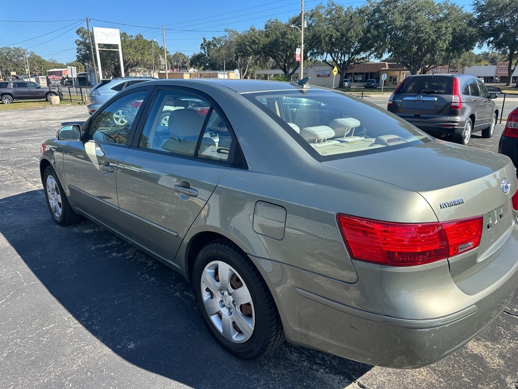 Hyundai Sonata 4dr Sdn I4 Auto GLS 2010