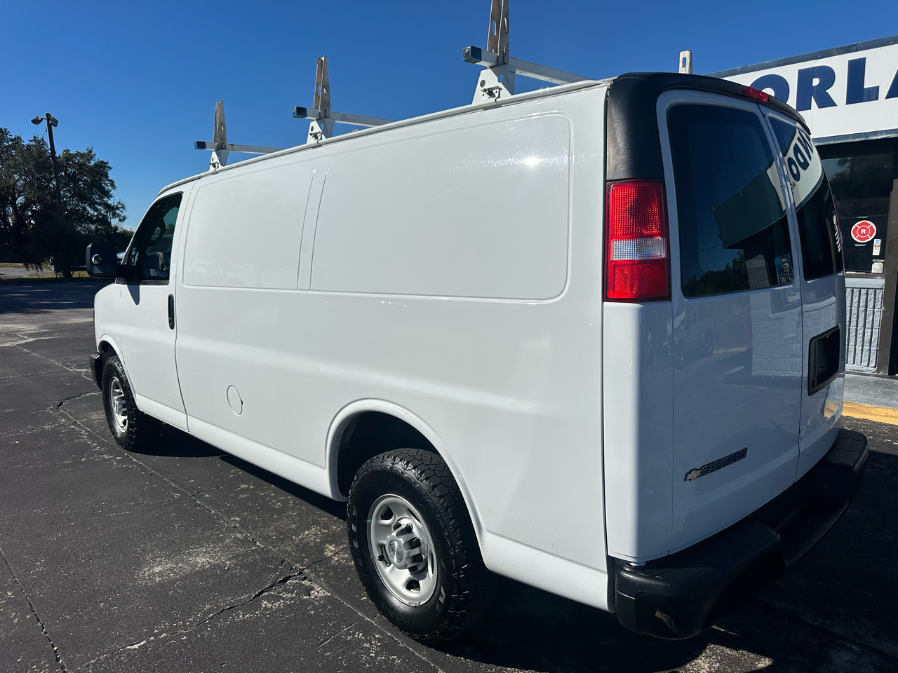 Chevrolet Express Cargo Van 2500 135" WB RWD 2017
