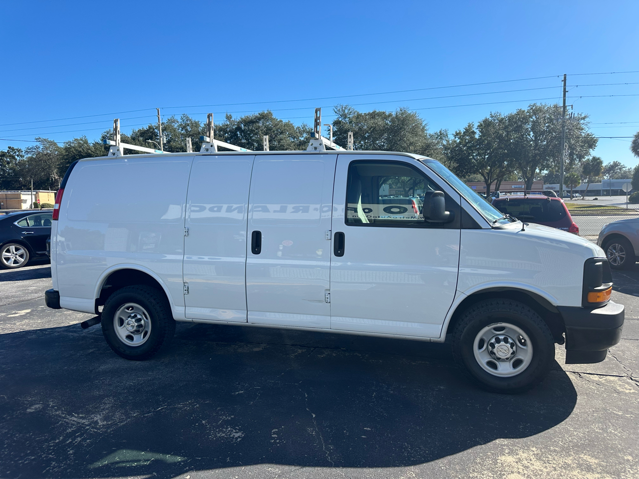 Chevrolet Express Cargo Van 2500 135" WB RWD 2017