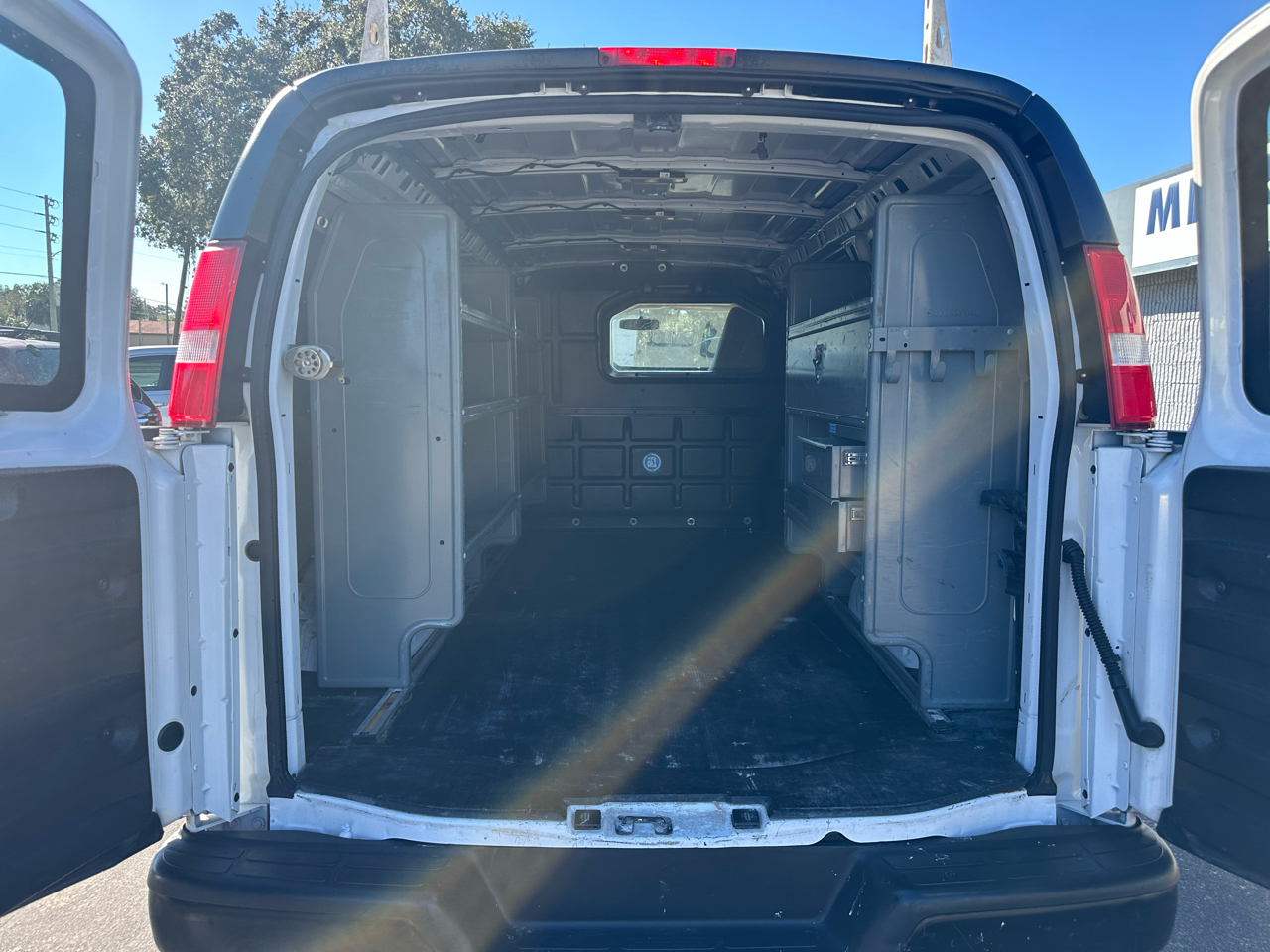 Chevrolet Express Cargo Van 2500 135" WB RWD 2017