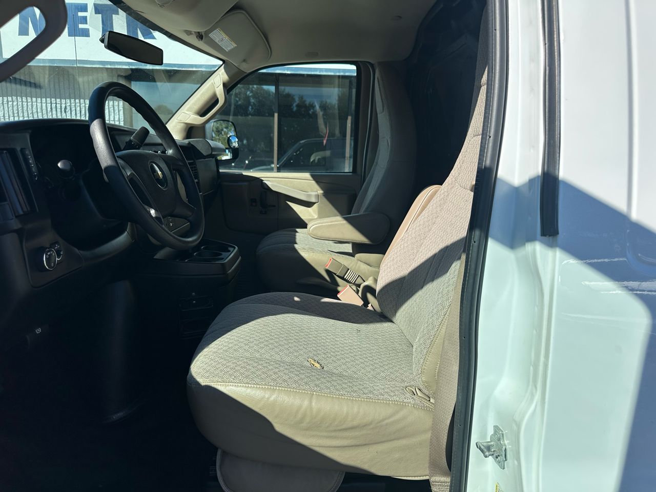 Chevrolet Express Cargo Van 2500 135" WB RWD 2017