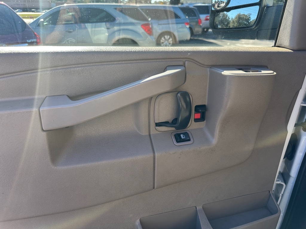 Chevrolet Express Cargo Van 2500 135" WB RWD 2017