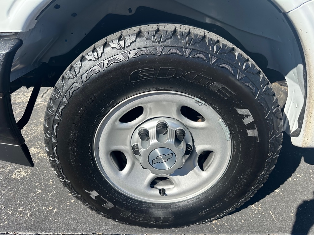 Chevrolet Express Cargo Van 2500 135" WB RWD 2017