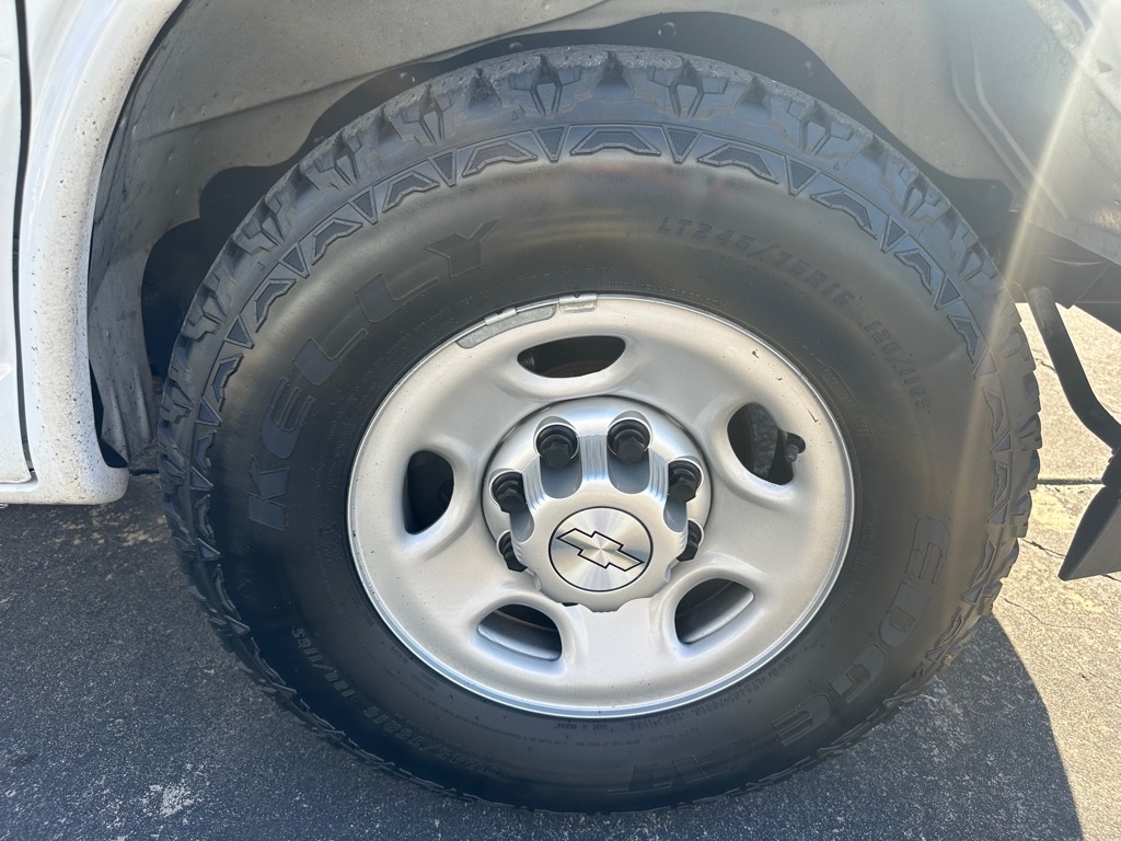 Chevrolet Express Cargo Van 2500 135" WB RWD 2017