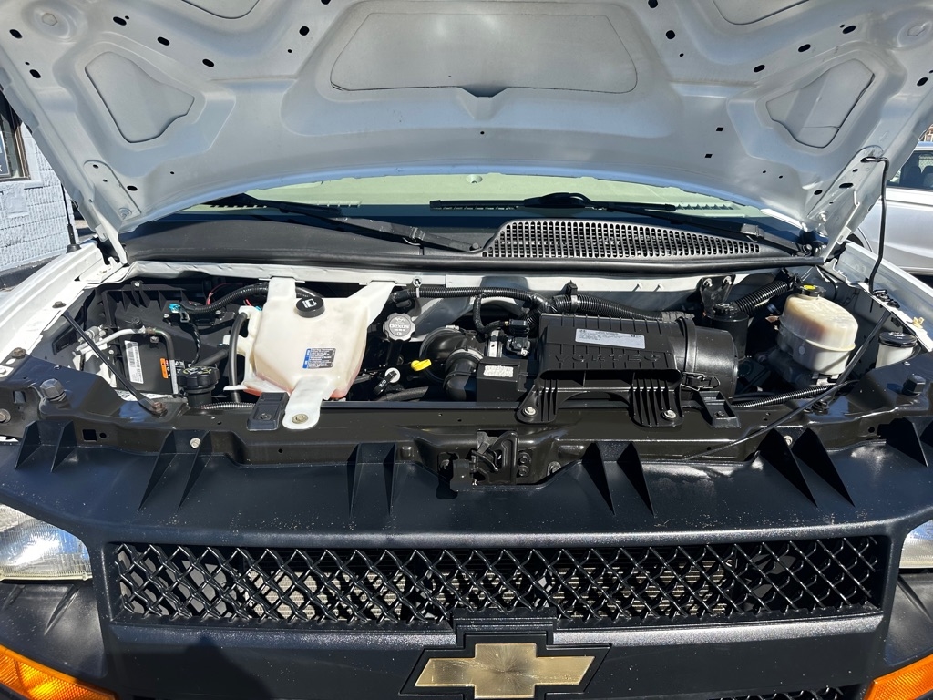 Chevrolet Express Cargo Van 2500 135" WB RWD 2017