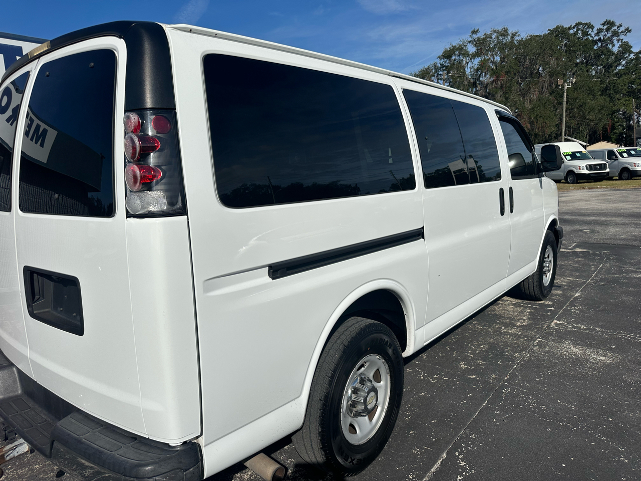 Chevrolet Express Passenger 3500 135" WB RWD 2011