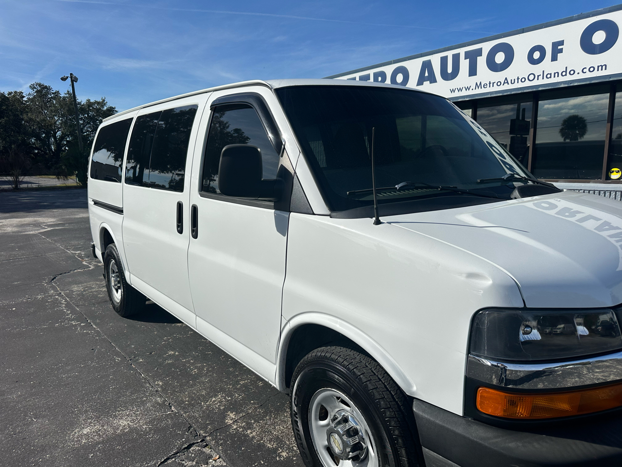Chevrolet Express Passenger 3500 135" WB RWD 2011