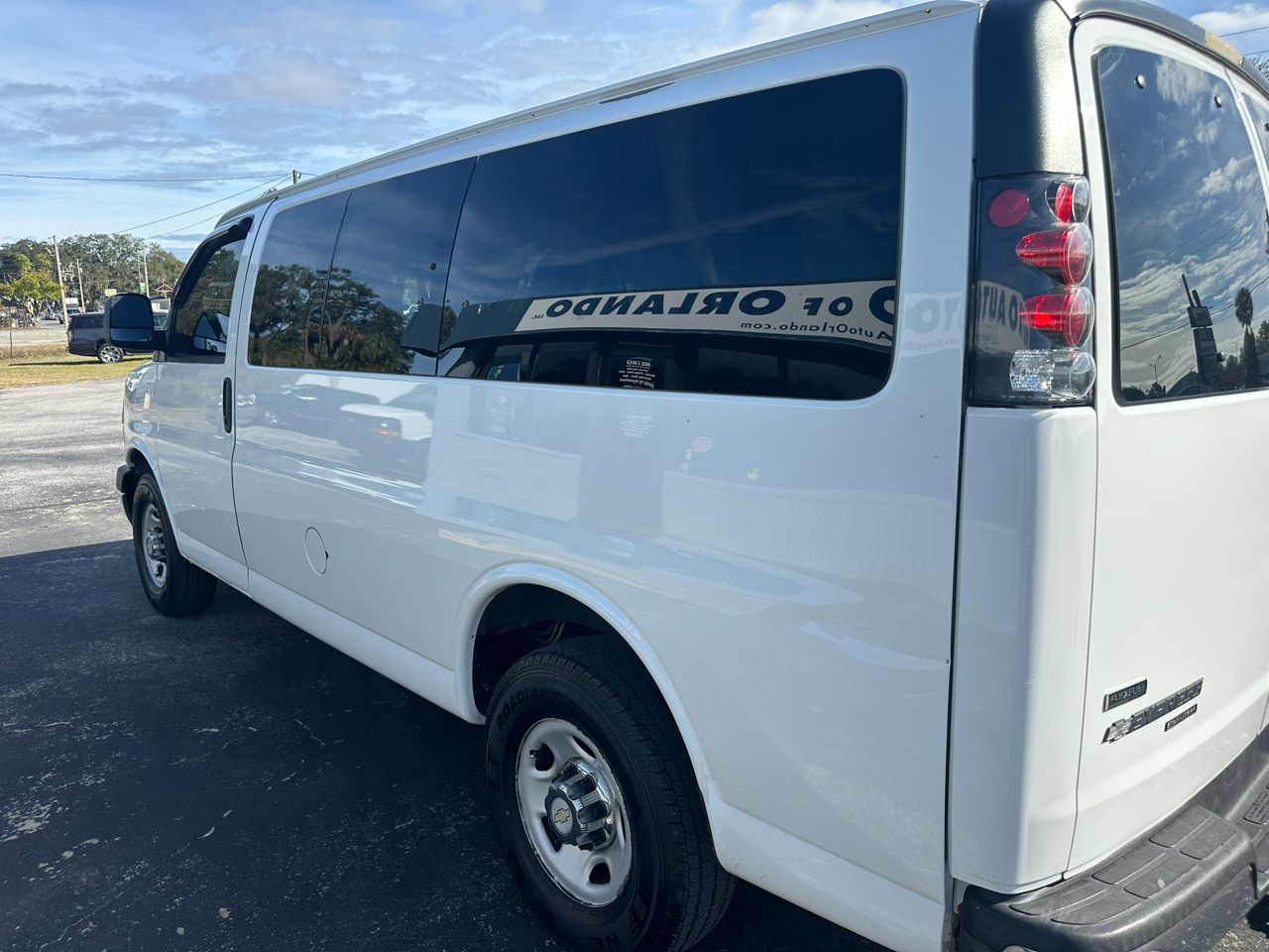 Chevrolet Express Passenger 3500 135" WB RWD 2011