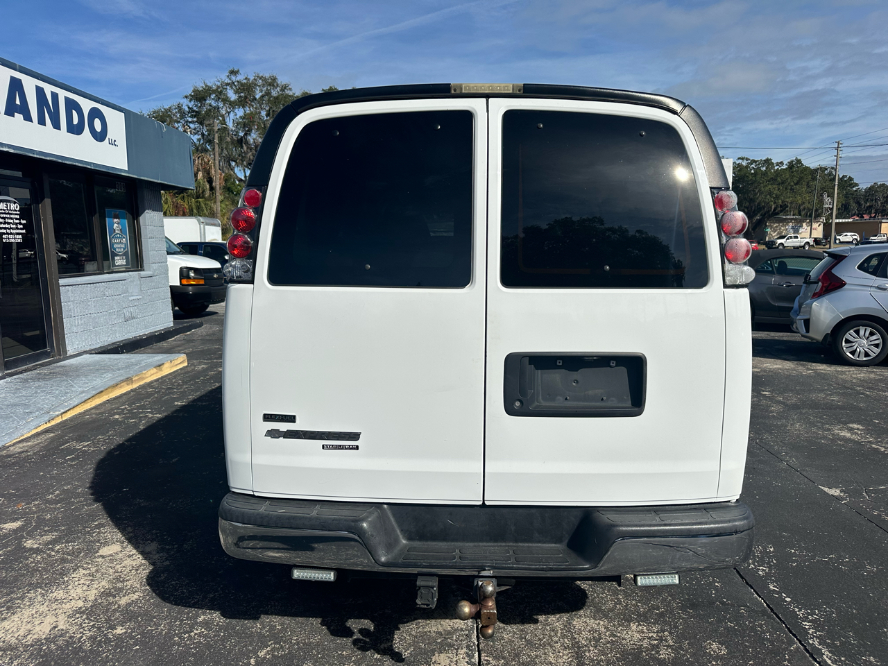Chevrolet Express Passenger 3500 135" WB RWD 2011