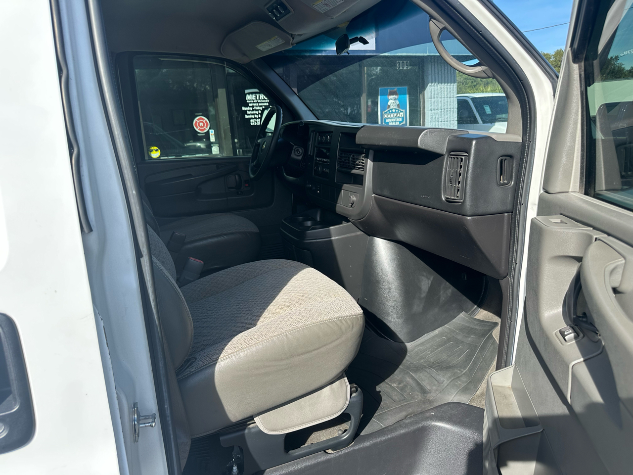 Chevrolet Express Passenger 3500 135" WB RWD 2011