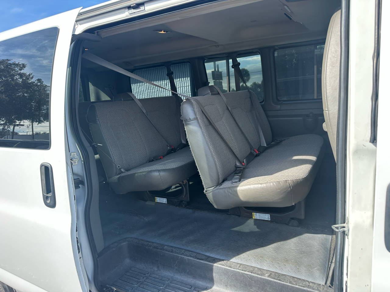 Chevrolet Express Passenger 3500 135" WB RWD 2011