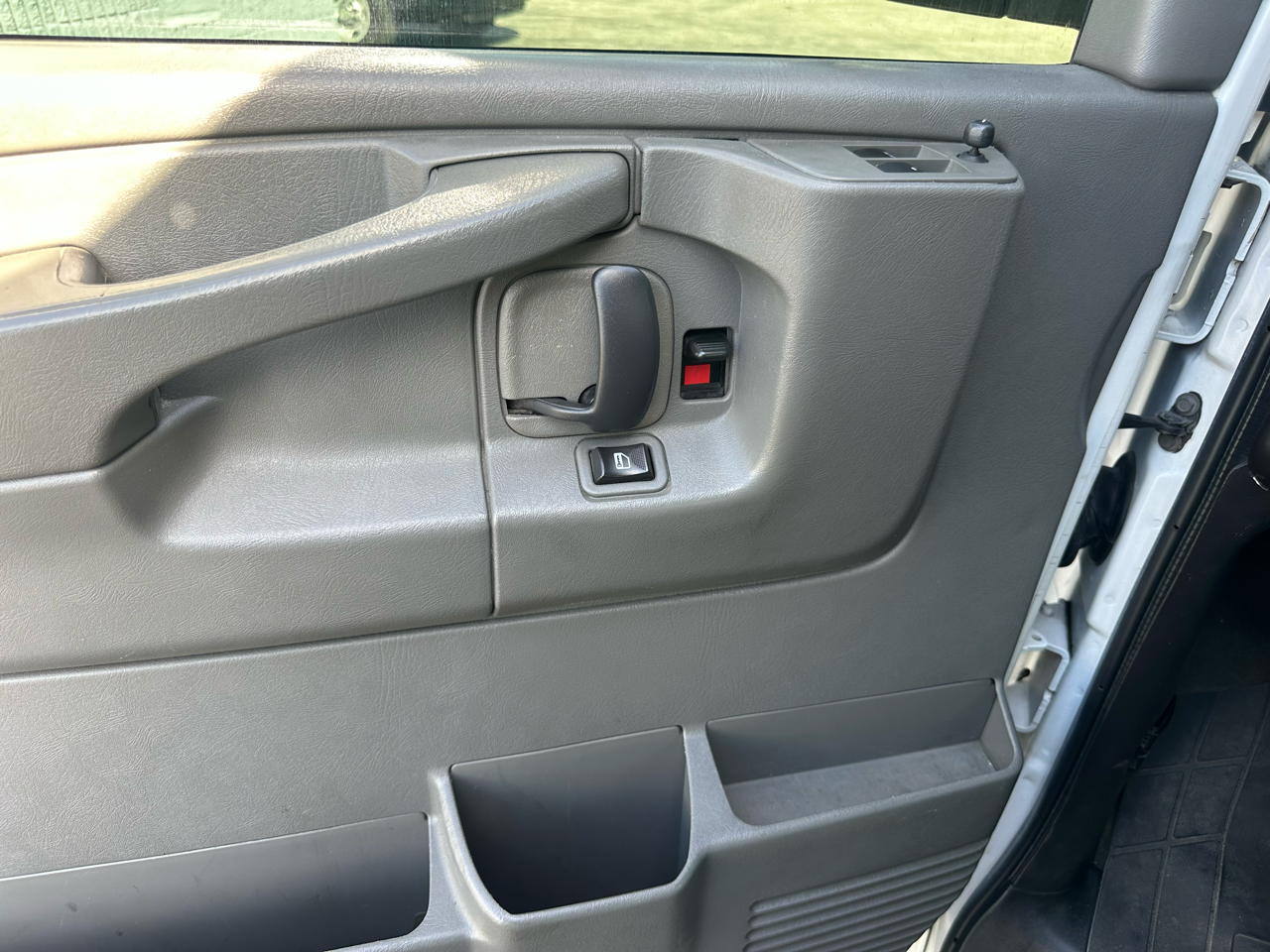 Chevrolet Express Passenger 3500 135" WB RWD 2011