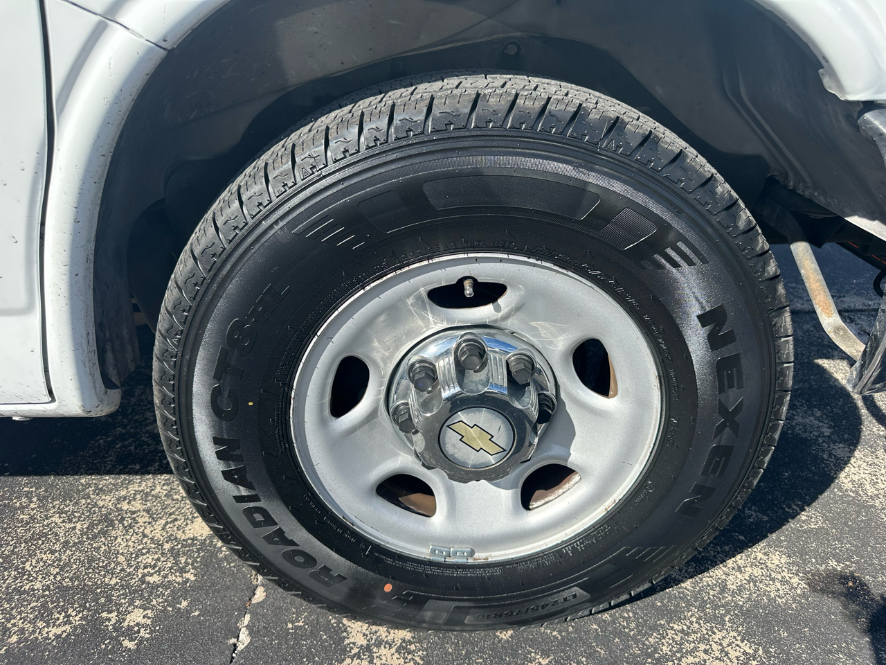 Chevrolet Express Passenger 3500 135" WB RWD 2011