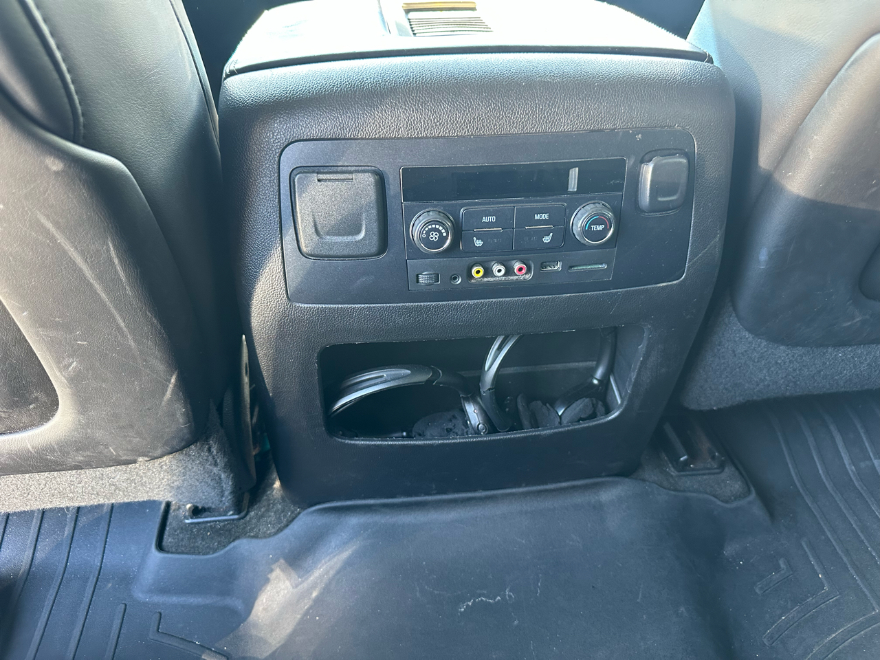 GMC Yukon XL 2WD 4dr Denali 2015