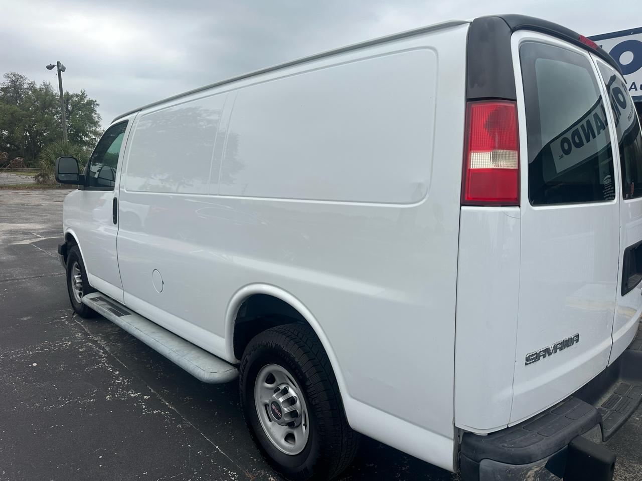 GMC Savana Cargo Van RWD 2500 135" 2015