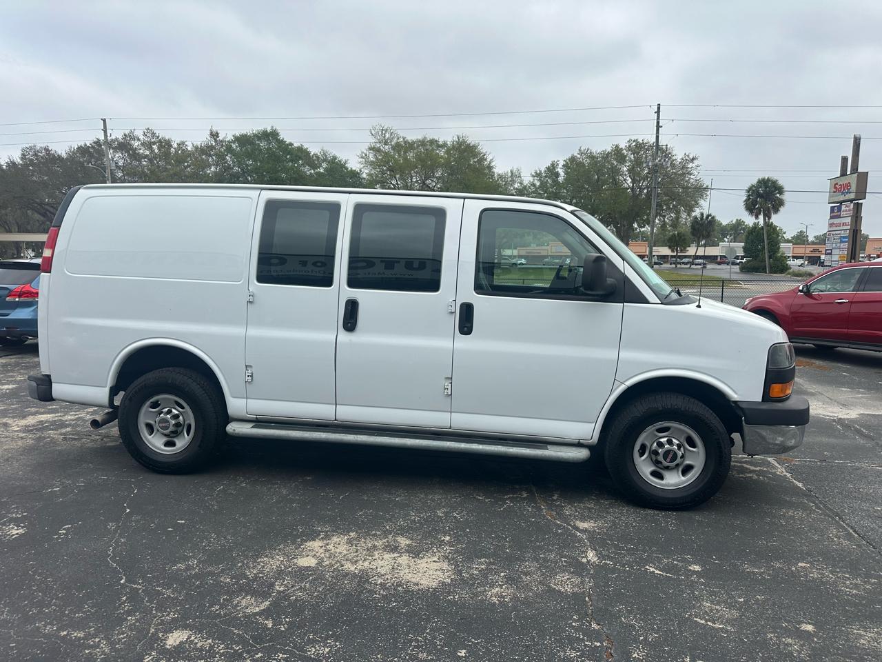 GMC Savana Cargo Van RWD 2500 135" 2015