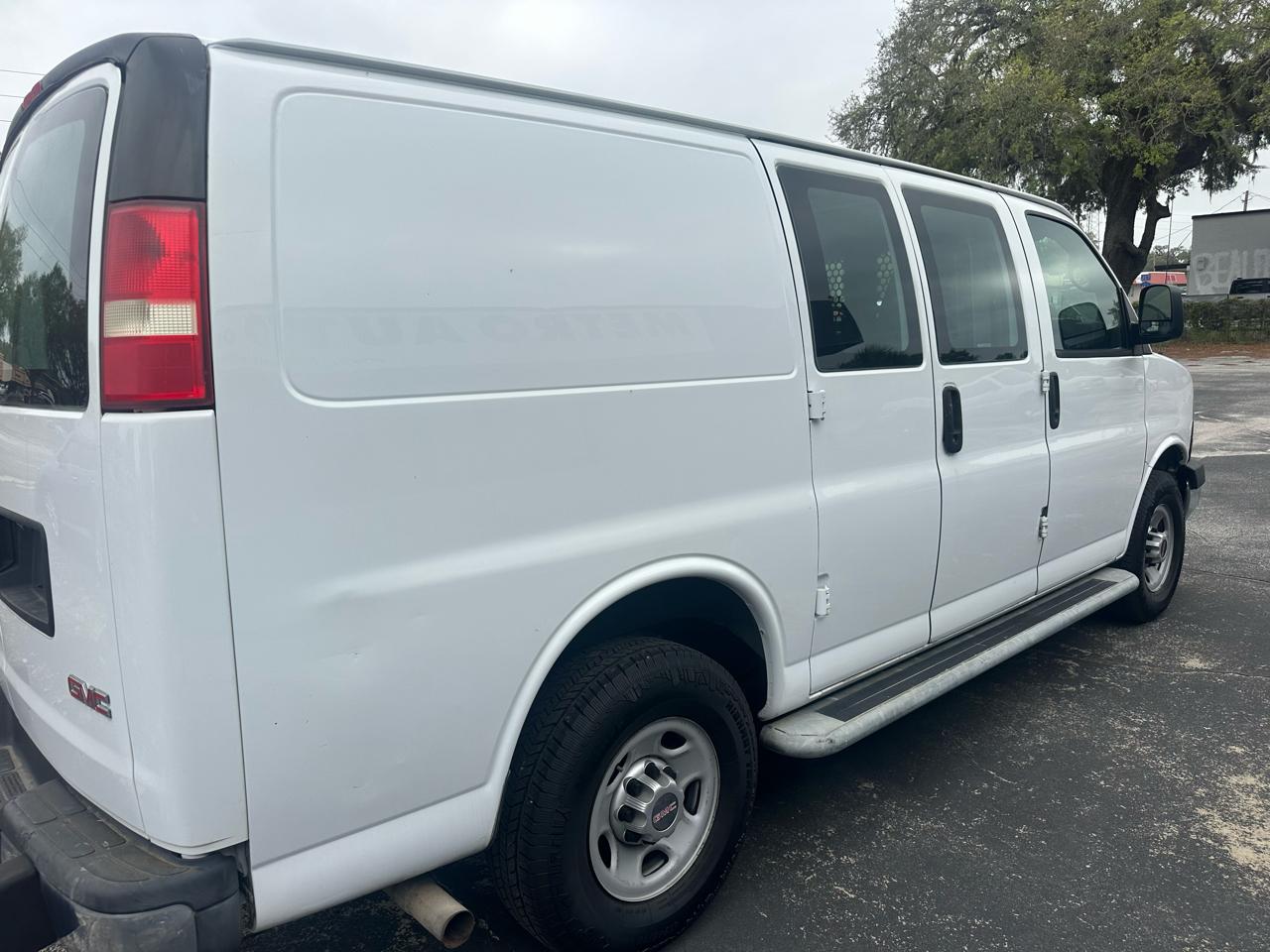 GMC Savana Cargo Van RWD 2500 135" 2015