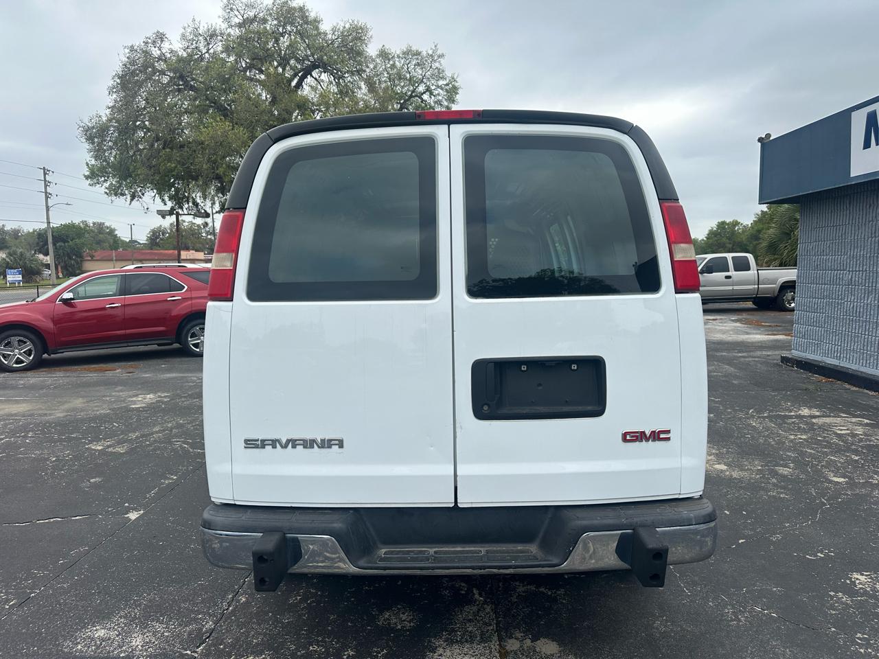 GMC Savana Cargo Van RWD 2500 135" 2015