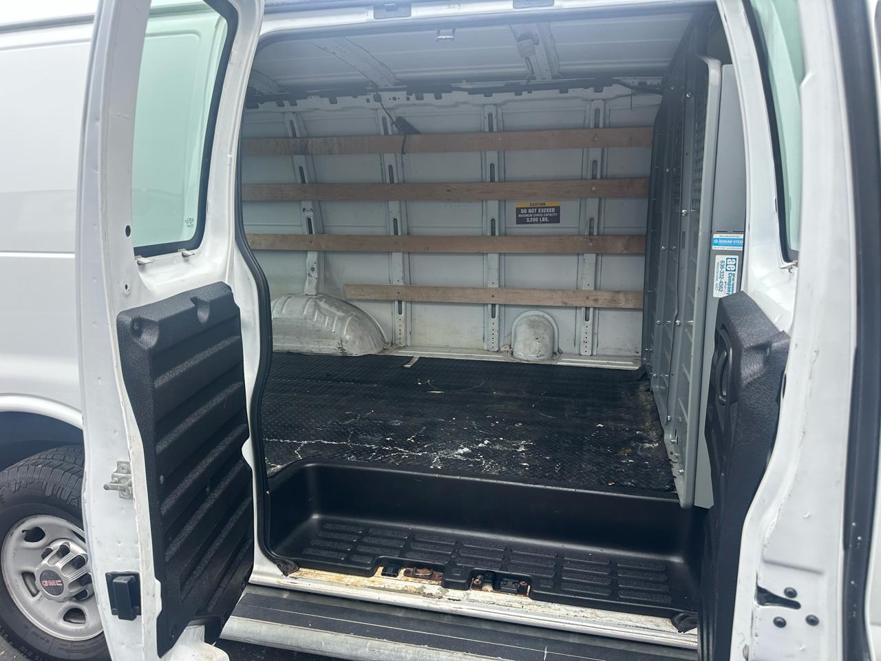 GMC Savana Cargo Van RWD 2500 135" 2015