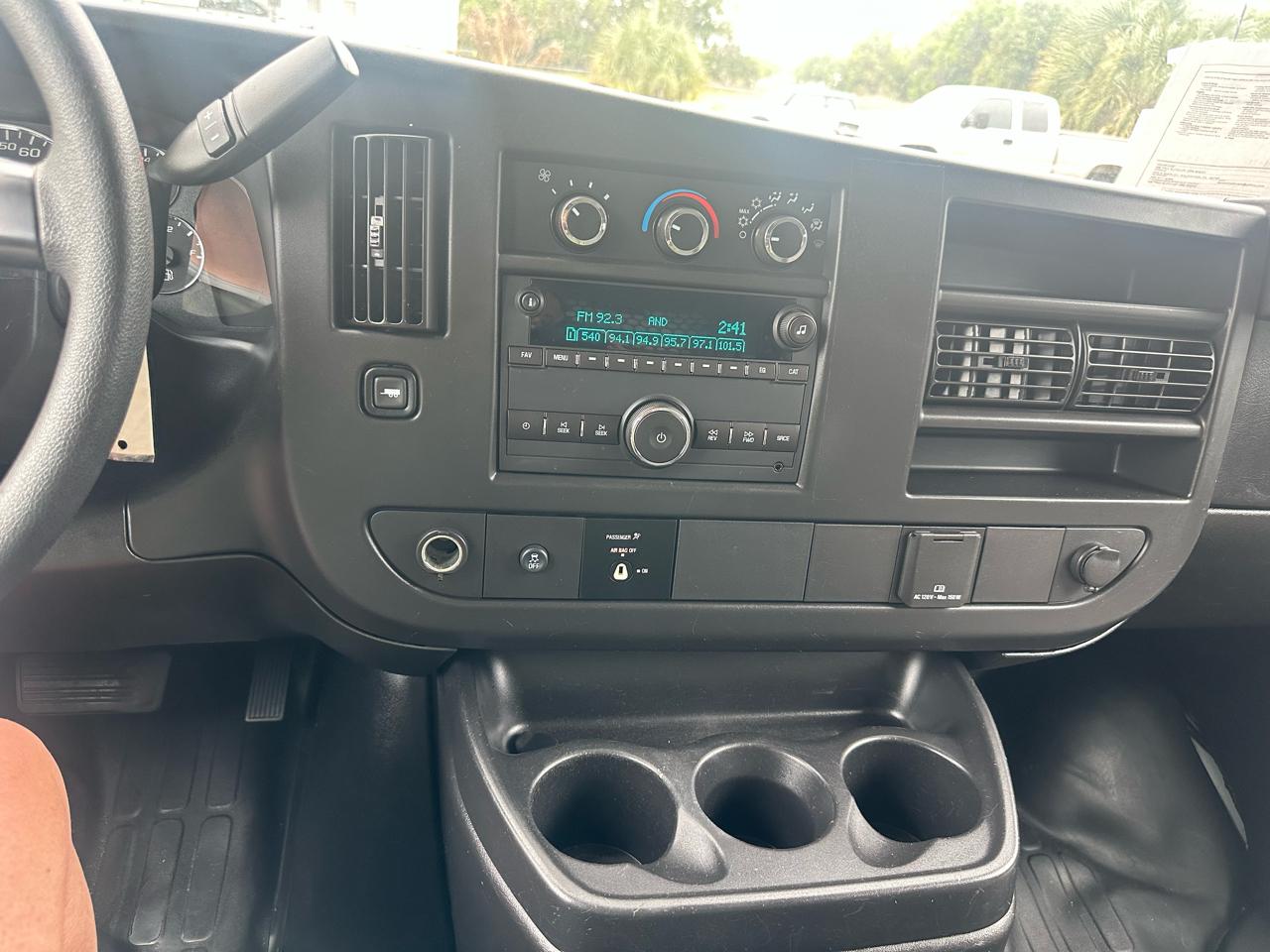 GMC Savana Cargo Van RWD 2500 135" 2015