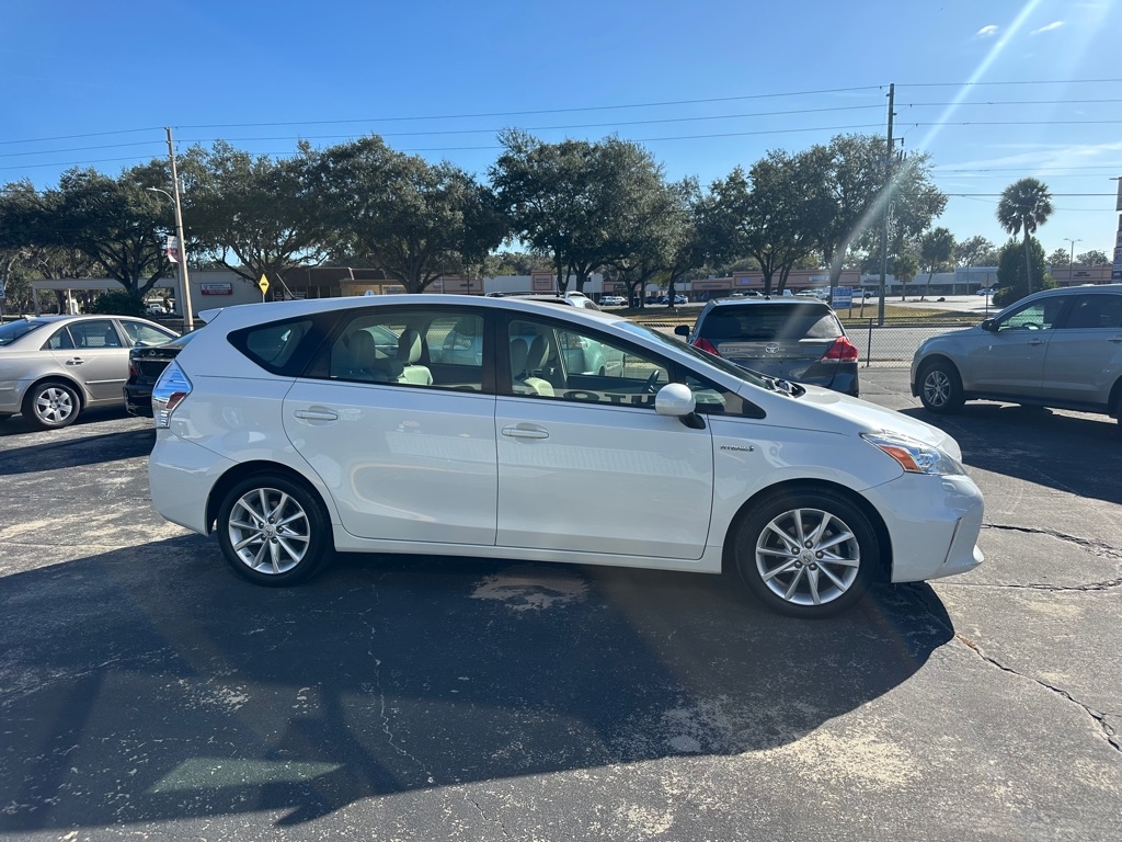 Toyota Prius V Five 2013