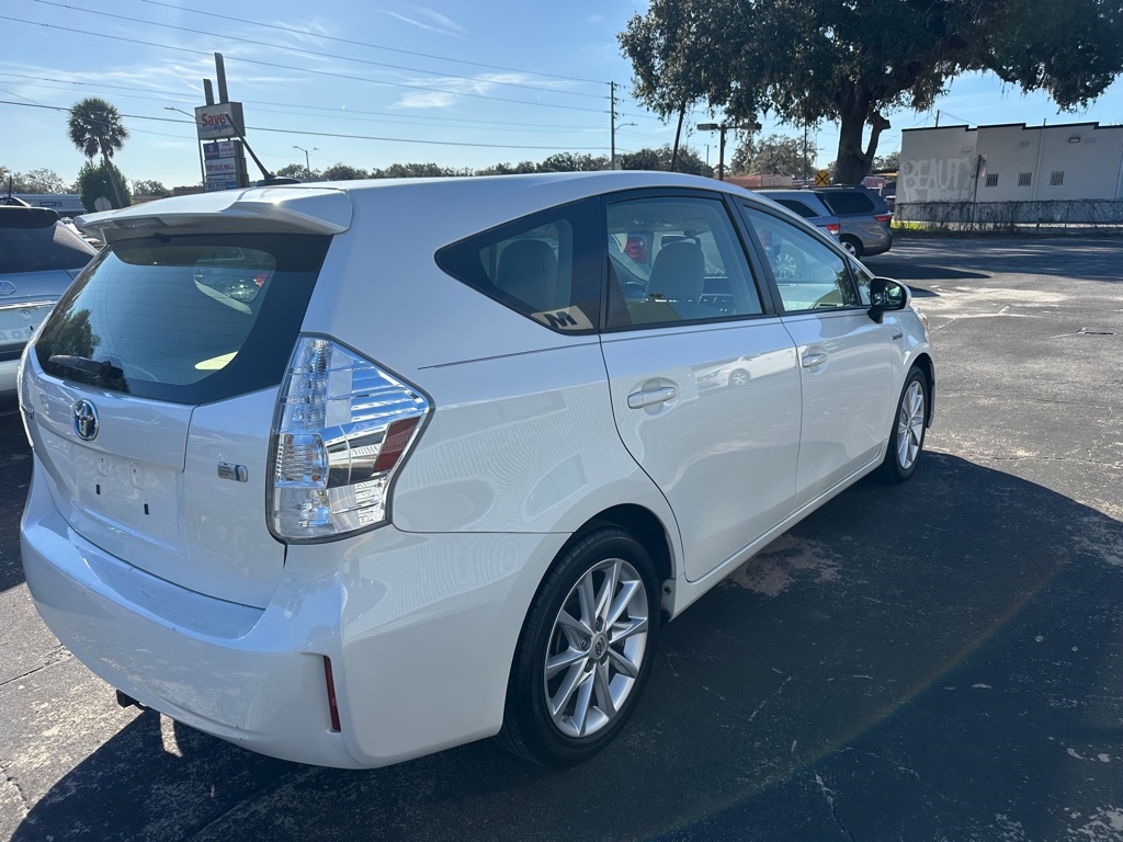 Toyota Prius V Five 2013