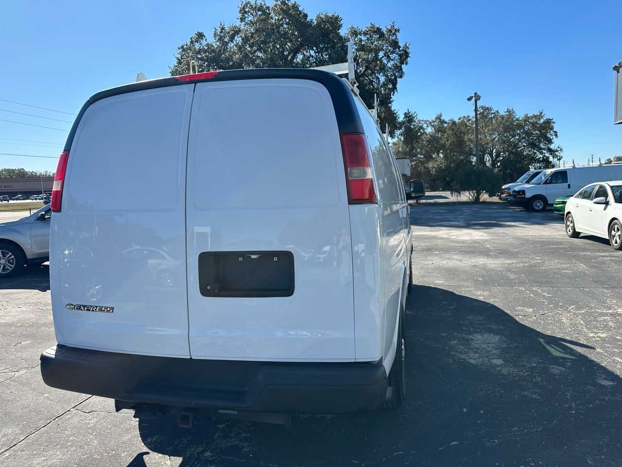 Chevrolet Express Cargo Van 2500 135" WB RWD 2018