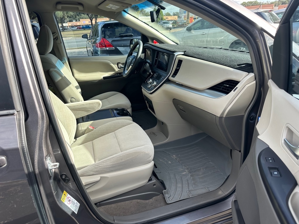 Toyota Sienna 5dr 8-Pass Van V6 LE FWD (Natl) 2015