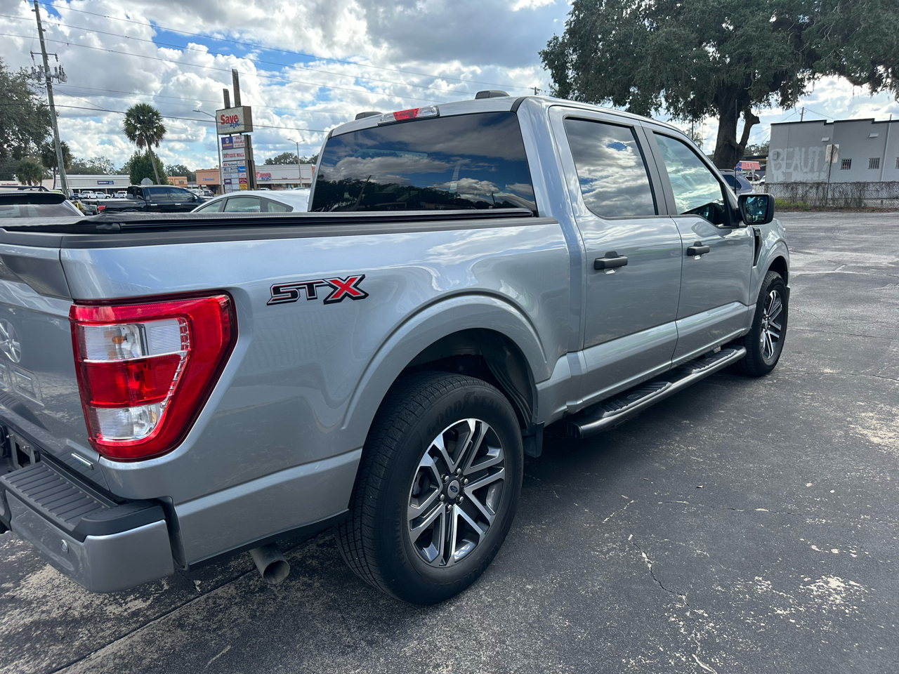 Ford F-150 XL 2WD SuperCrew 5.5' Box 2023