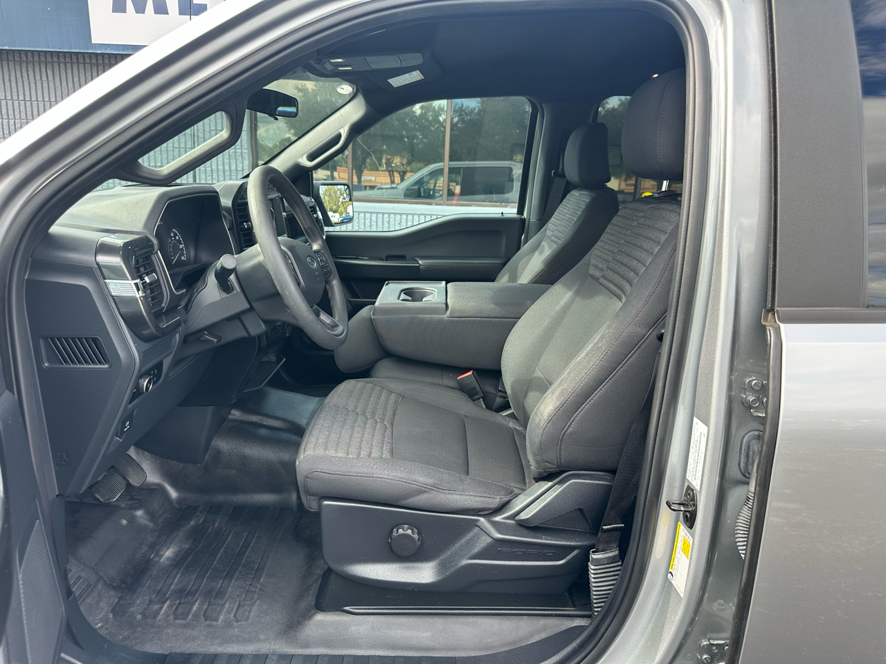 Ford F-150 XL 2WD SuperCrew 5.5' Box 2023