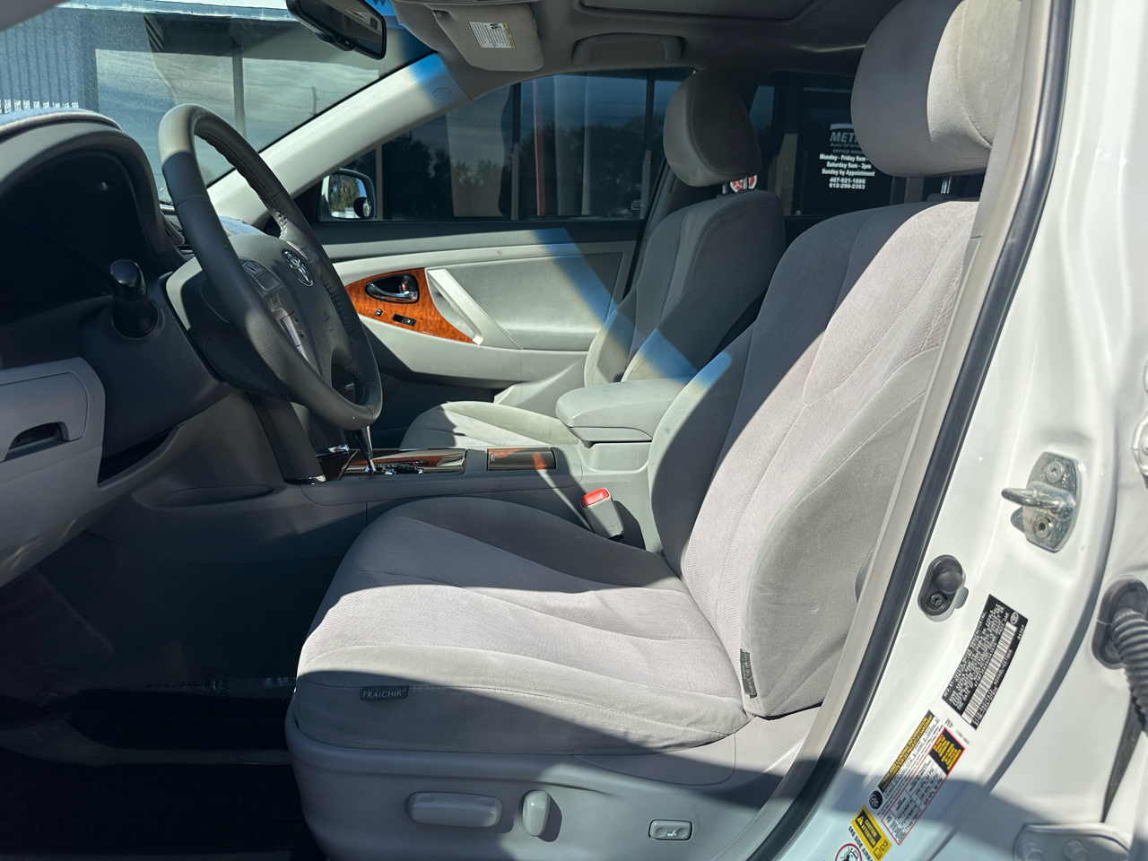 Toyota Camry 4dr Sdn I4 Auto XLE (Natl) 2010