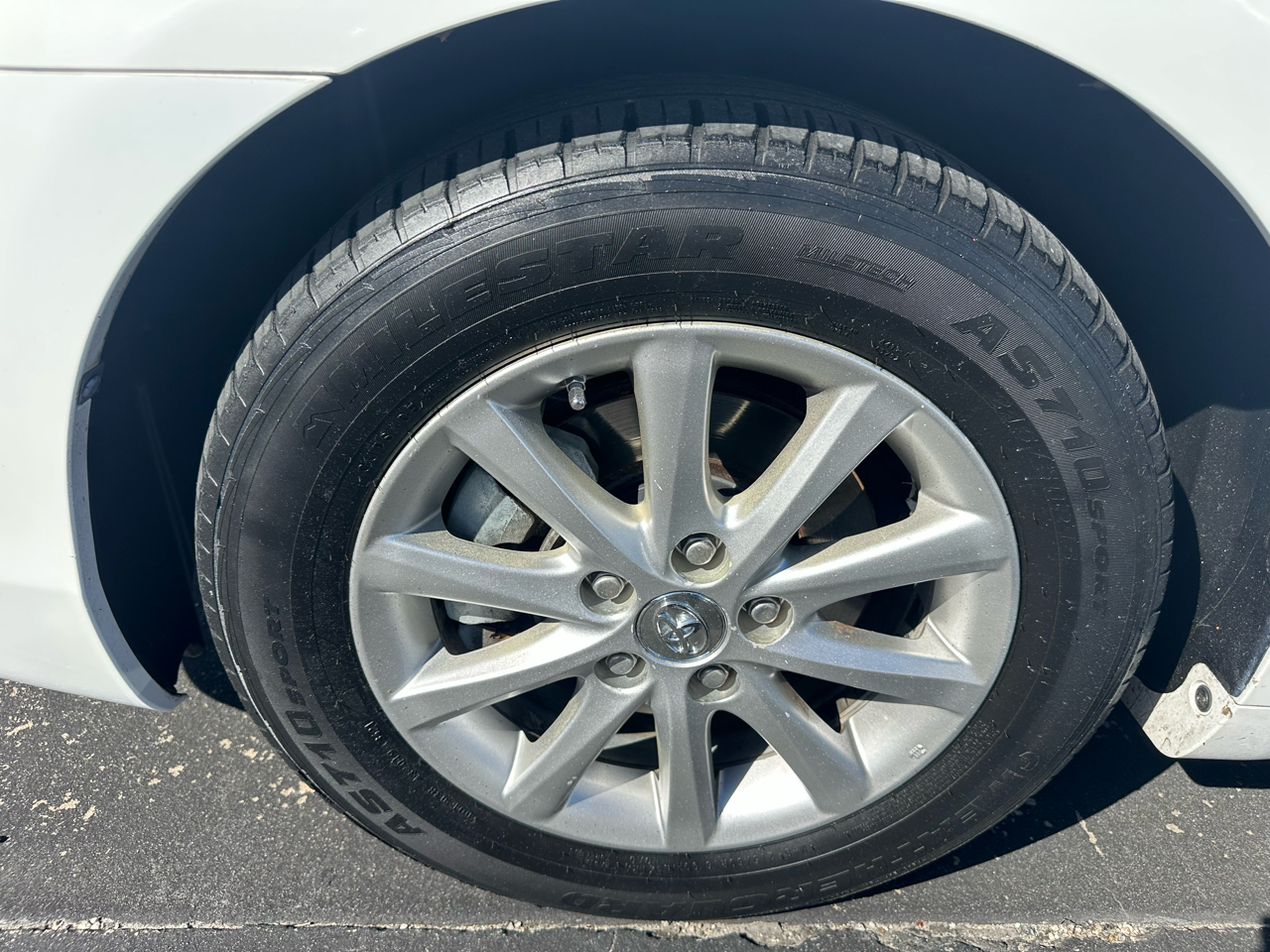 Toyota Camry 4dr Sdn I4 Auto XLE (Natl) 2010