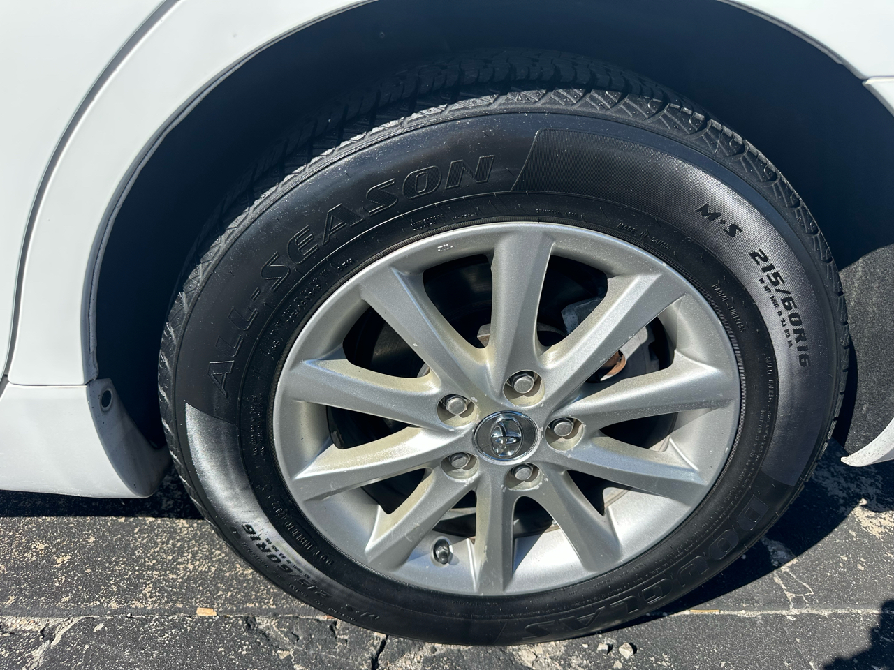 Toyota Camry 4dr Sdn I4 Auto XLE (Natl) 2010