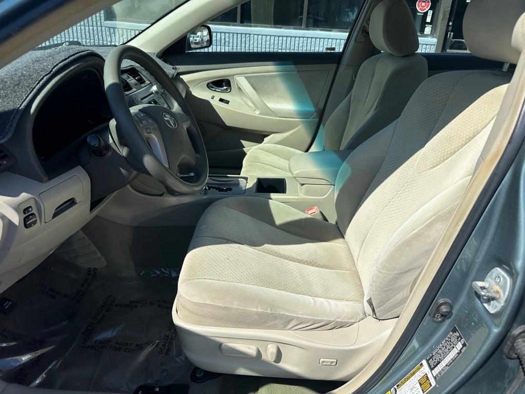 Toyota Camry 4dr Sdn I4 Auto LE (Natl) 2009